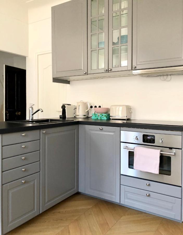 Charming And Modernly Designed 2 Bedroom - Old Town أنتيب المظهر الخارجي الصورة